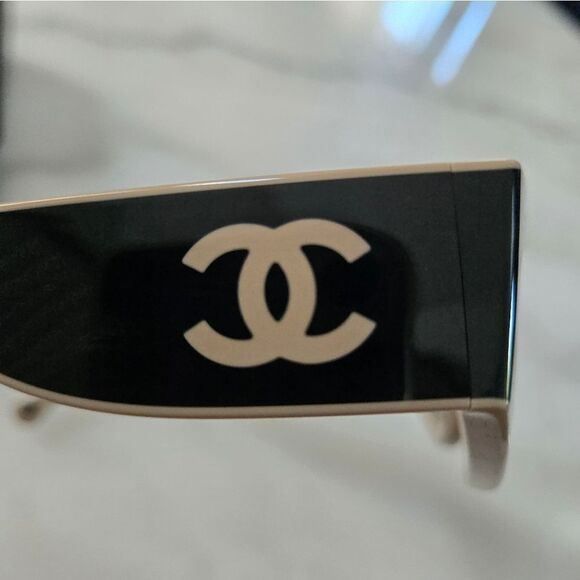 CHANEL CAT EYE SUNGLASSES Black & Beige C534/M3, A71614 X02281 S3443